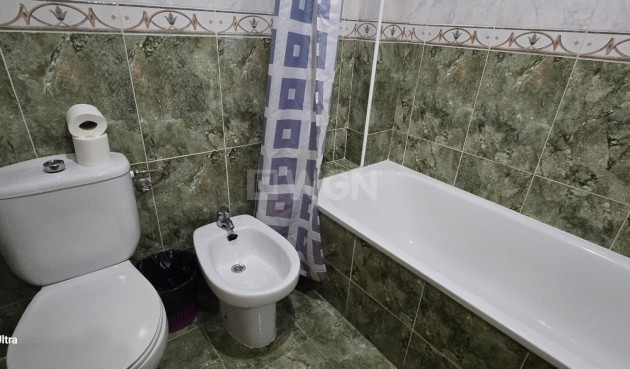 Odsprzedaż - Mieszkanie w bloku - Torrevieja