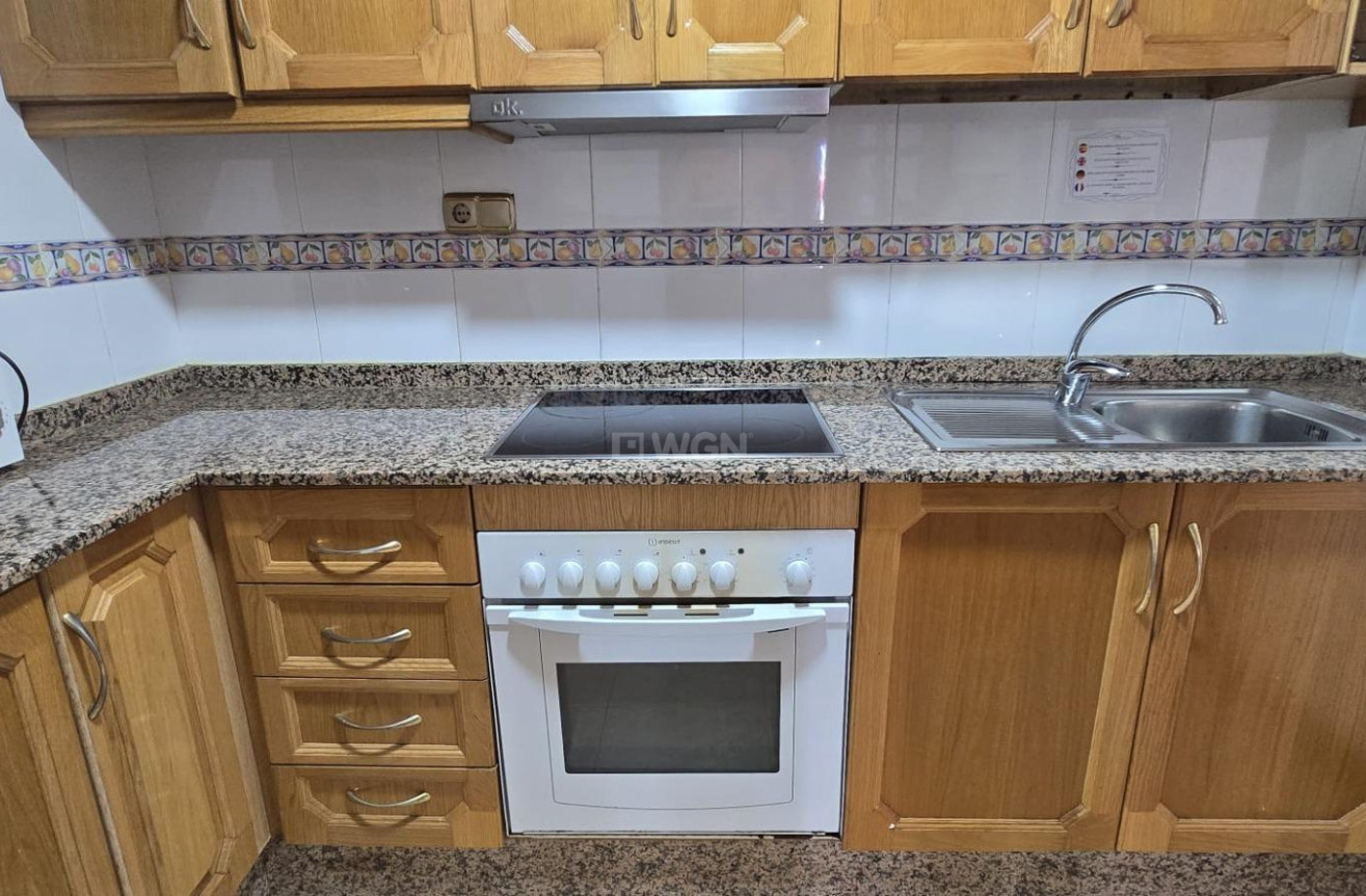 Odsprzedaż - Mieszkanie w bloku - Torrevieja