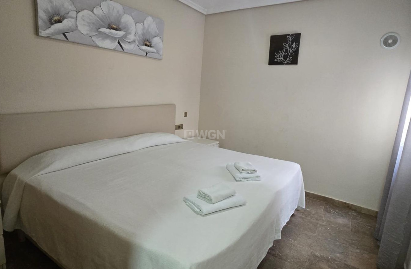 Odsprzedaż - Mieszkanie w bloku - Torrevieja