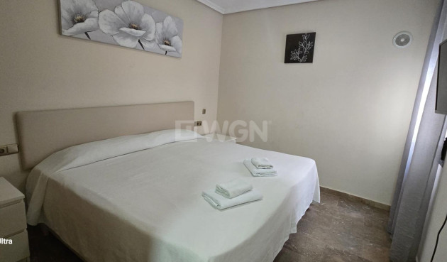 Odsprzedaż - Mieszkanie w bloku - Torrevieja