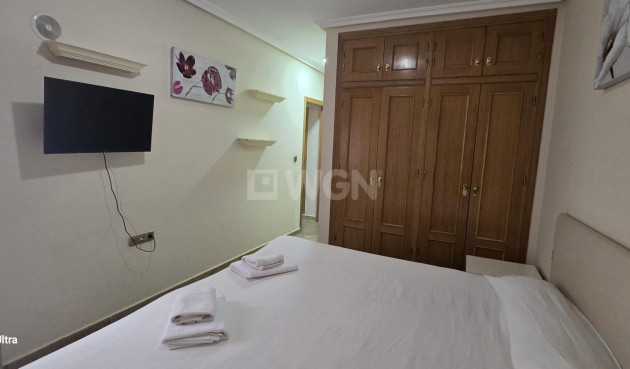 Odsprzedaż - Mieszkanie w bloku - Torrevieja