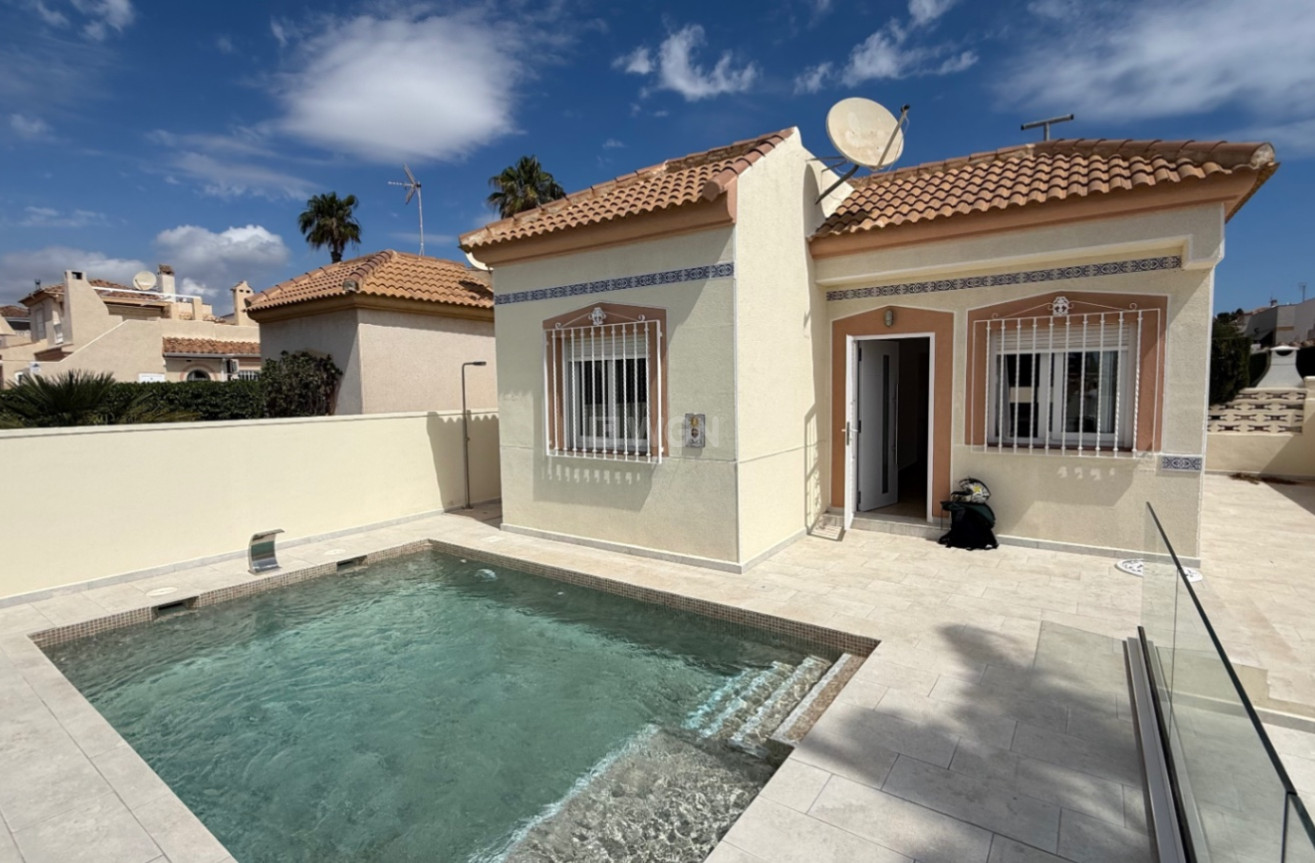 Resale - Villa - Torrevieja - Costa Blanca