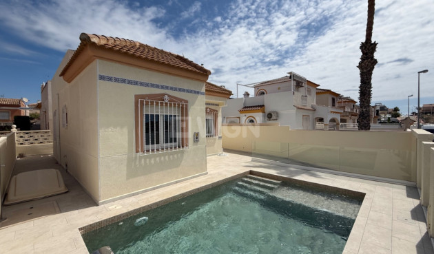 Resale - Villa - Torrevieja - Costa Blanca