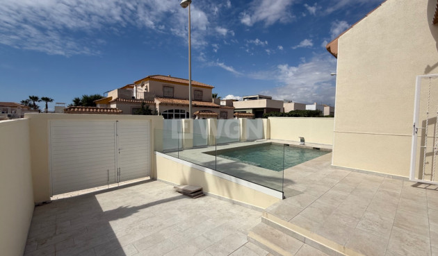 Resale - Villa - Torrevieja - Costa Blanca
