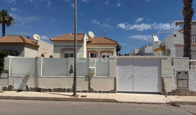 Resale - Villa - Torrevieja - Costa Blanca