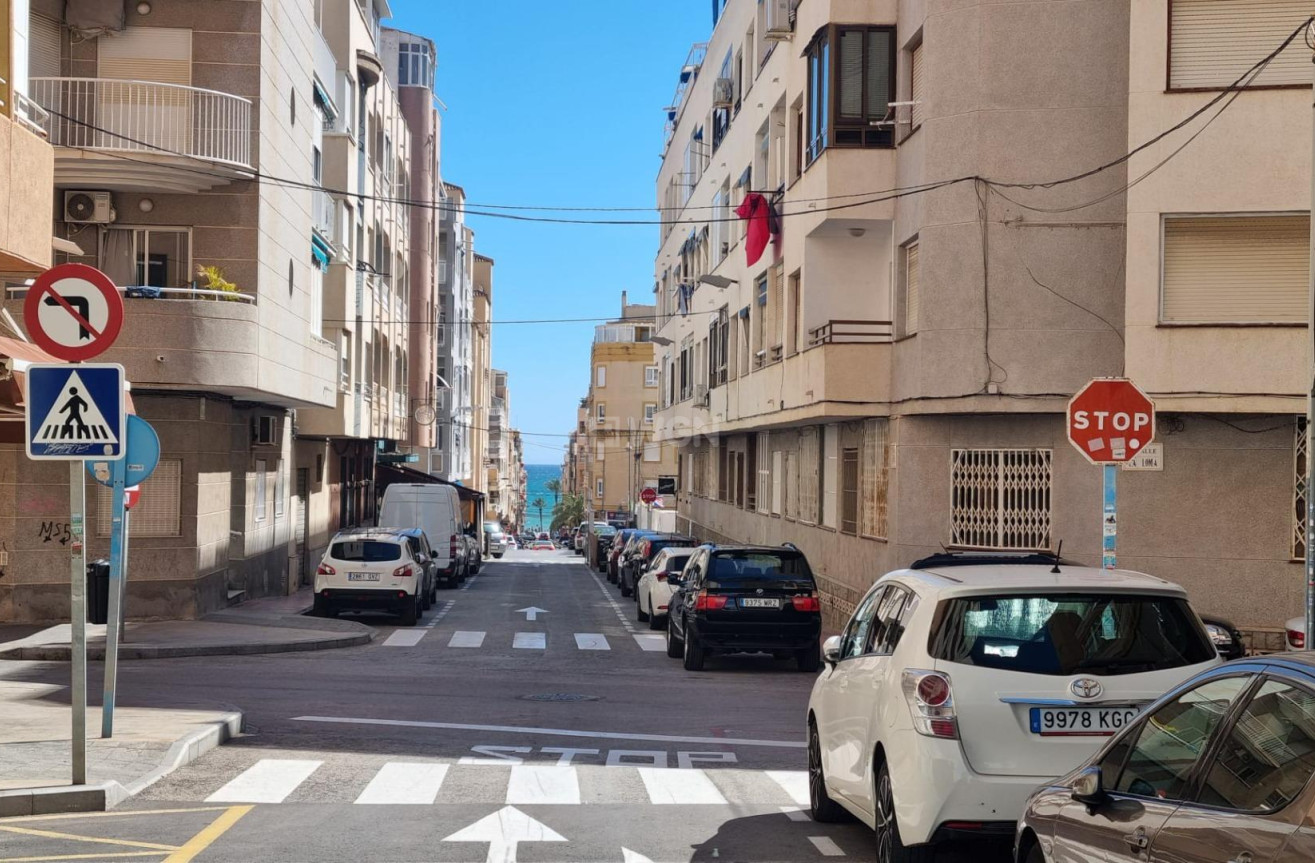 Resale - Apartment / flat - Torrevieja - Habaneras