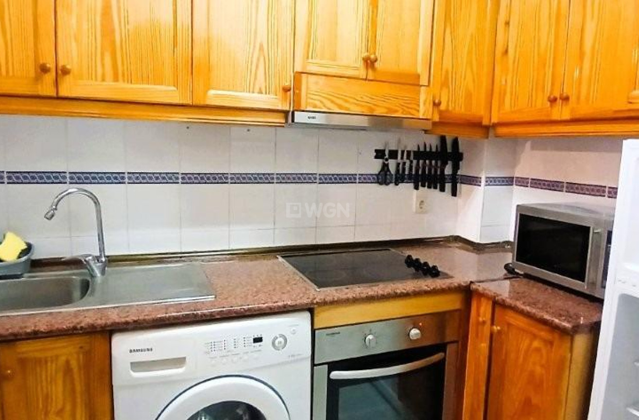 Odsprzedaż - Mieszkanie w bloku - Torrevieja - Playa del Cura