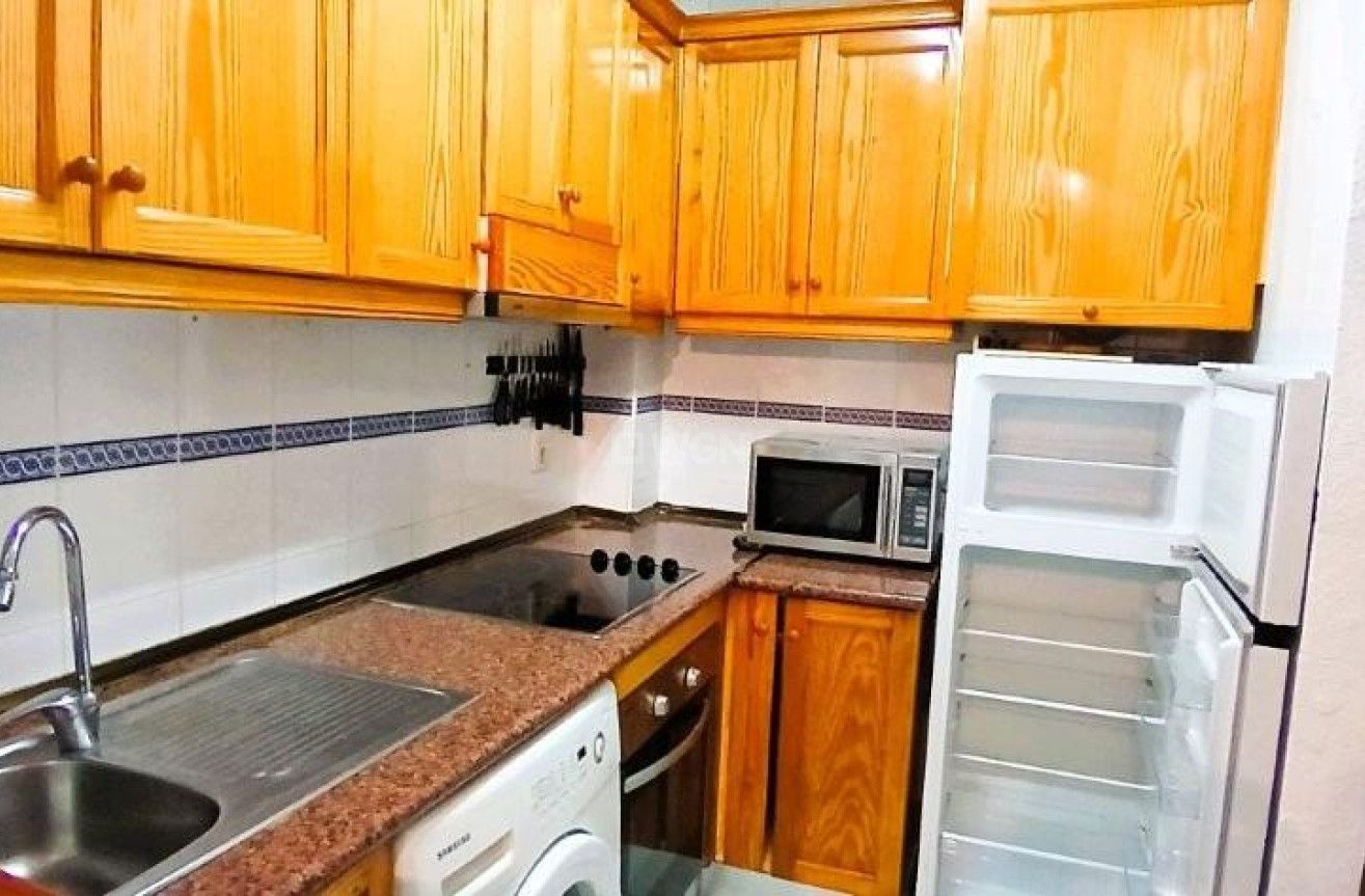 Odsprzedaż - Mieszkanie w bloku - Torrevieja - Playa del Cura