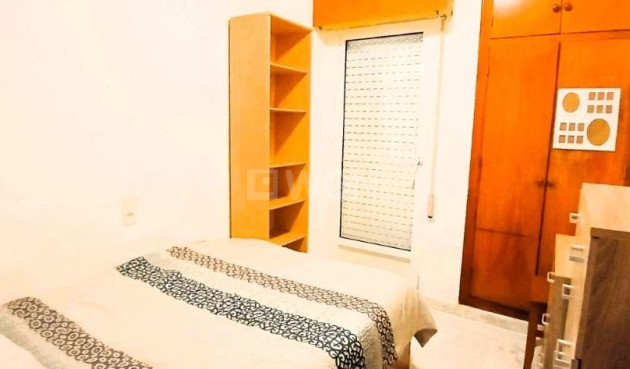 Odsprzedaż - Mieszkanie w bloku - Torrevieja - Playa del Cura