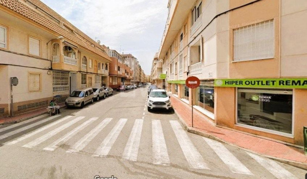 Odsprzedaż - Mieszkanie w bloku - Torrevieja - Playa del Cura