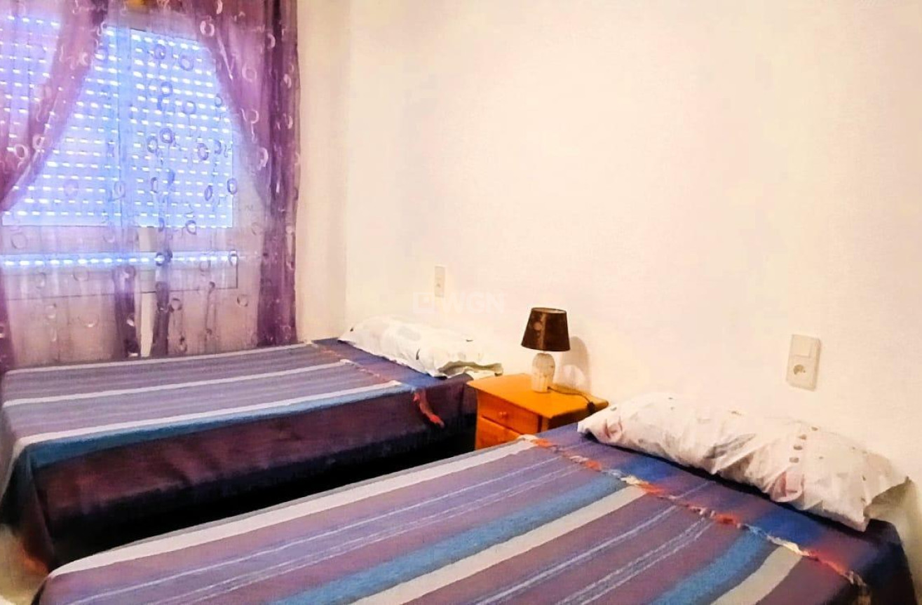 Odsprzedaż - Mieszkanie w bloku - Torrevieja - Playa del Cura