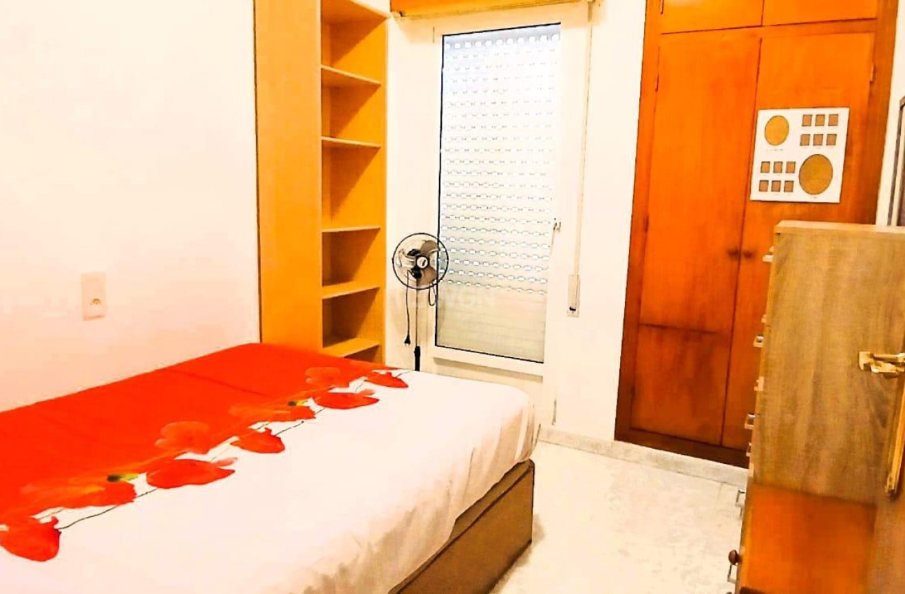 Odsprzedaż - Mieszkanie w bloku - Torrevieja - Playa del Cura