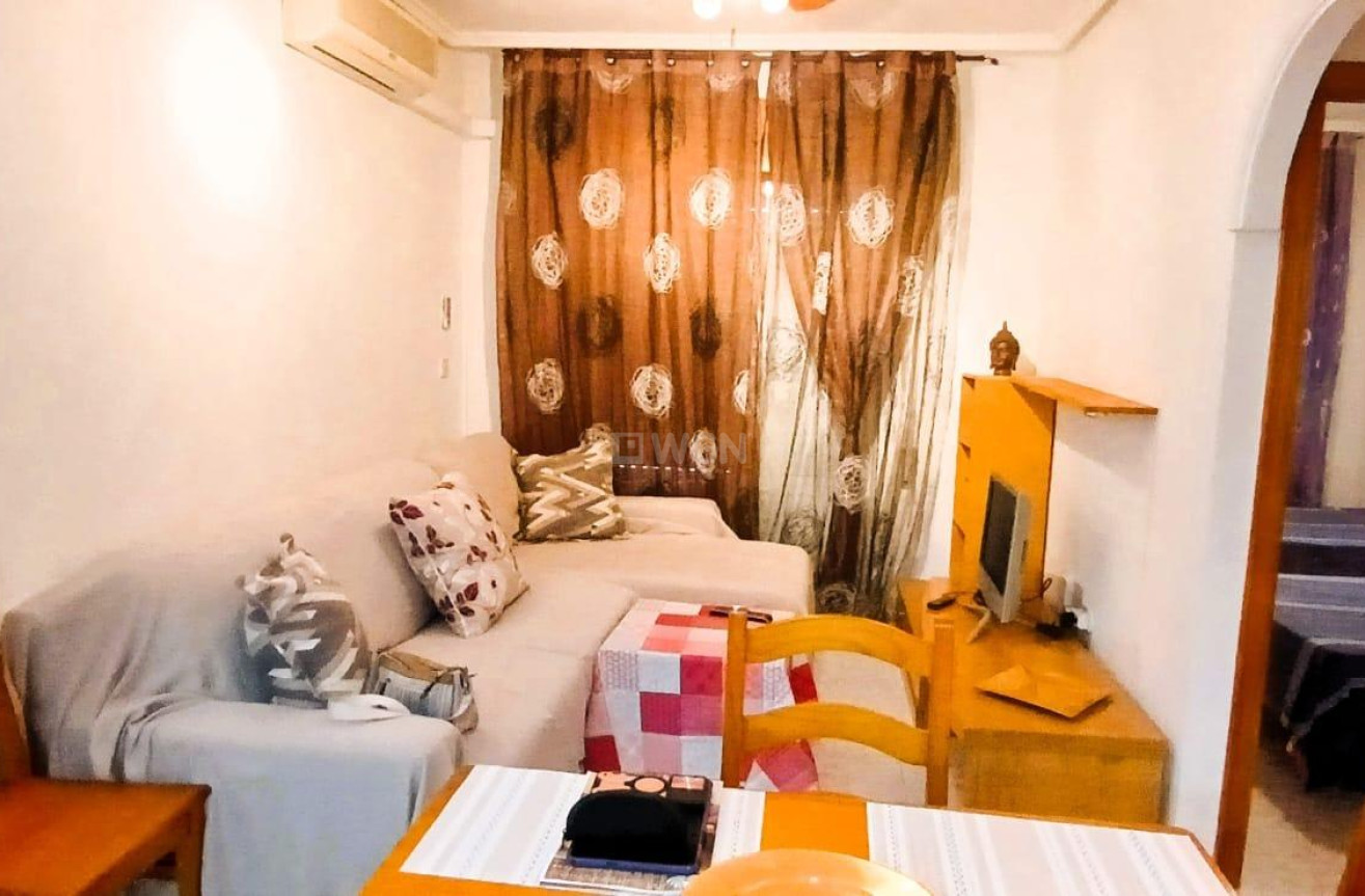 Odsprzedaż - Mieszkanie w bloku - Torrevieja - Playa del Cura