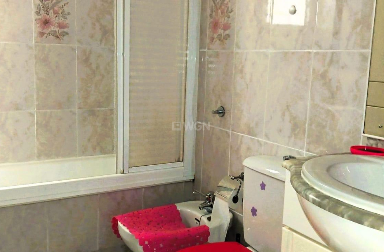 Odsprzedaż - Mieszkanie w bloku - Torrevieja - Playa del Cura
