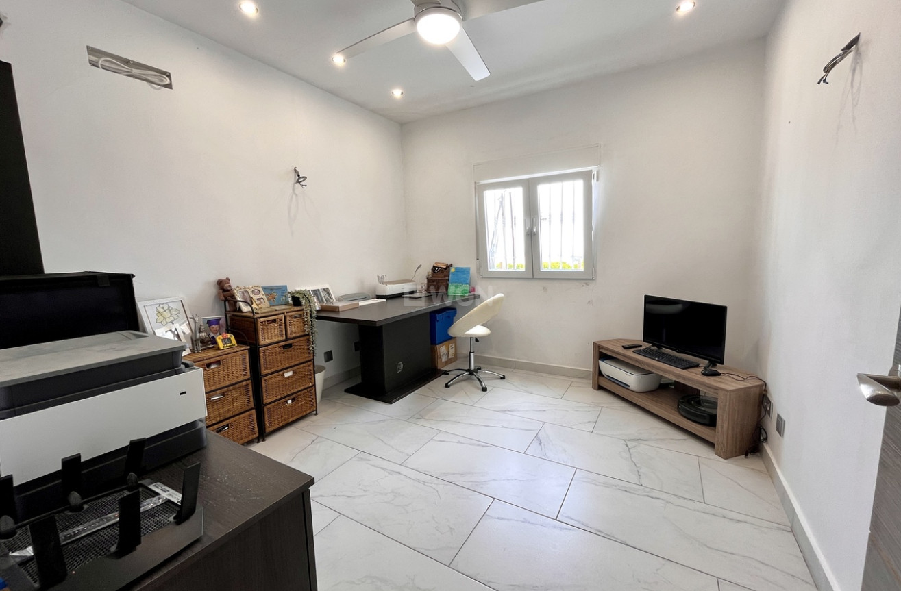 Resale - Villa - San Miguel de Salinas - Inland