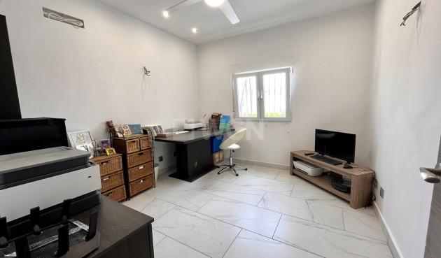 Resale - Villa - San Miguel de Salinas - Inland