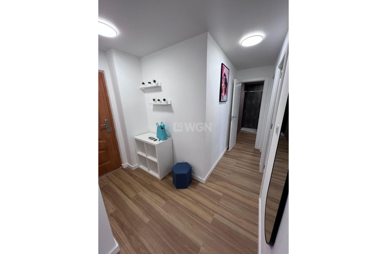 Odsprzedaż - Mieszkanie w bloku - Torrevieja - Estacion De Autobuses