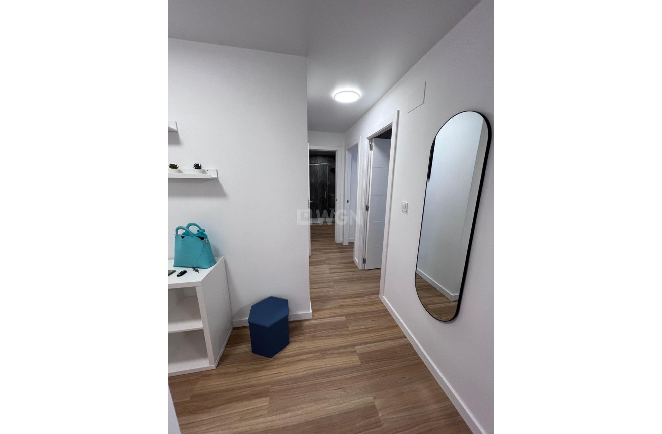 Odsprzedaż - Mieszkanie w bloku - Torrevieja - Estacion De Autobuses