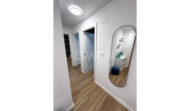 Odsprzedaż - Mieszkanie w bloku - Torrevieja - Estacion De Autobuses