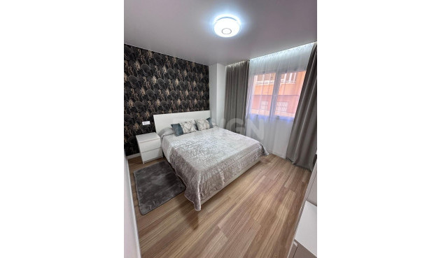 Odsprzedaż - Mieszkanie w bloku - Torrevieja - Estacion De Autobuses