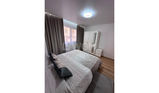 Odsprzedaż - Mieszkanie w bloku - Torrevieja - Estacion De Autobuses