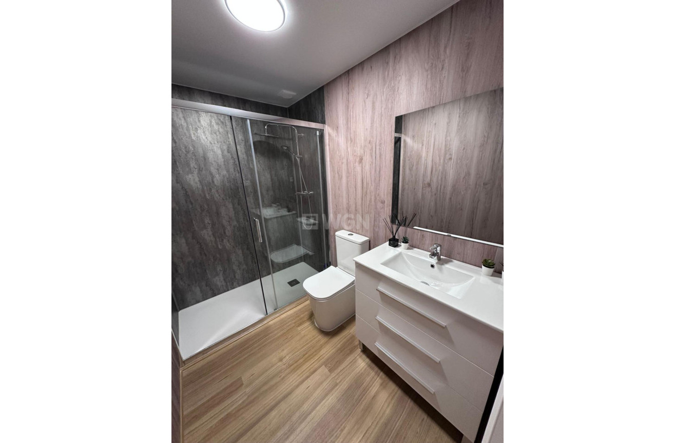 Odsprzedaż - Mieszkanie w bloku - Torrevieja - Estacion De Autobuses