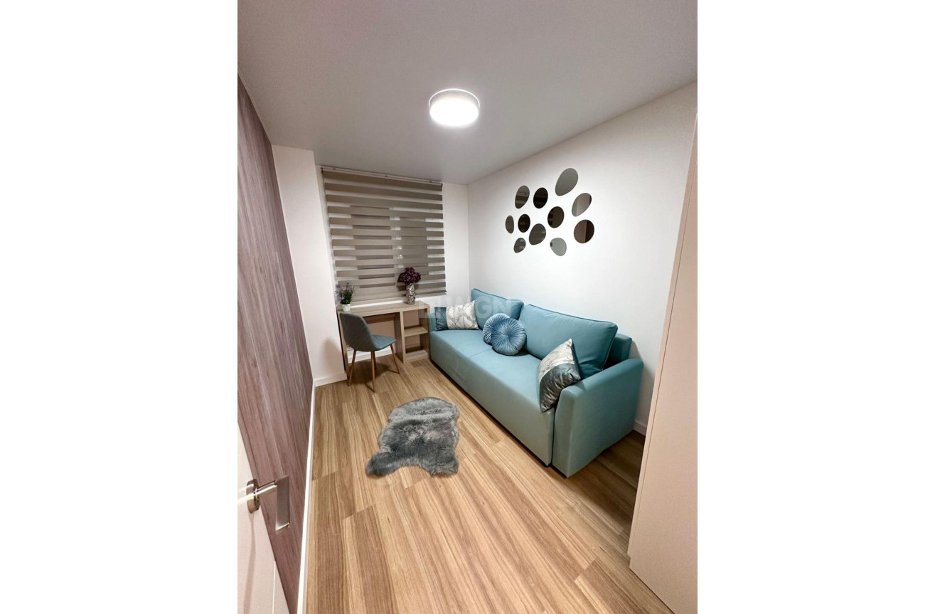 Odsprzedaż - Mieszkanie w bloku - Torrevieja - Estacion De Autobuses