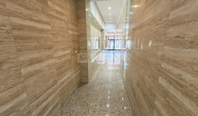 Odsprzedaż - Mieszkanie w bloku - Torrevieja