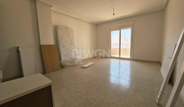 Odsprzedaż - Mieszkanie w bloku - Torrevieja