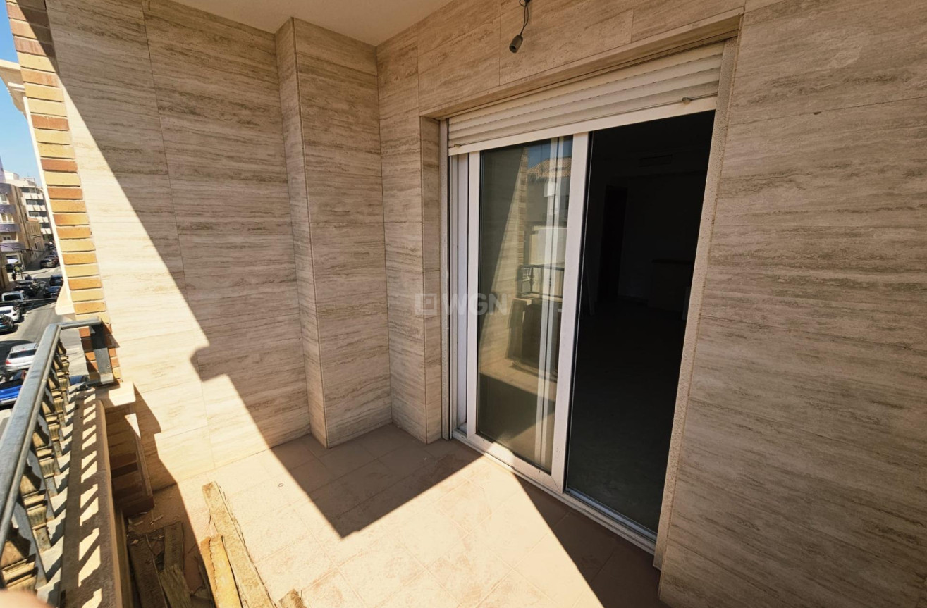 Odsprzedaż - Mieszkanie w bloku - Torrevieja