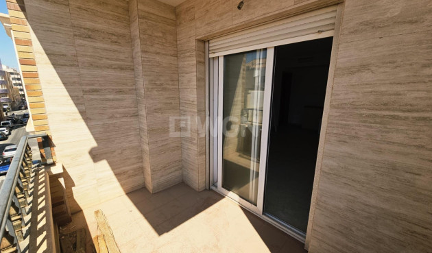 Odsprzedaż - Mieszkanie w bloku - Torrevieja