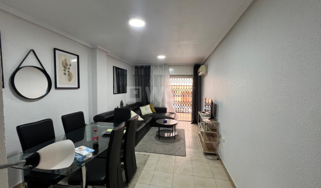 Resale - Apartment / flat - Torrevieja - Playa del Cura