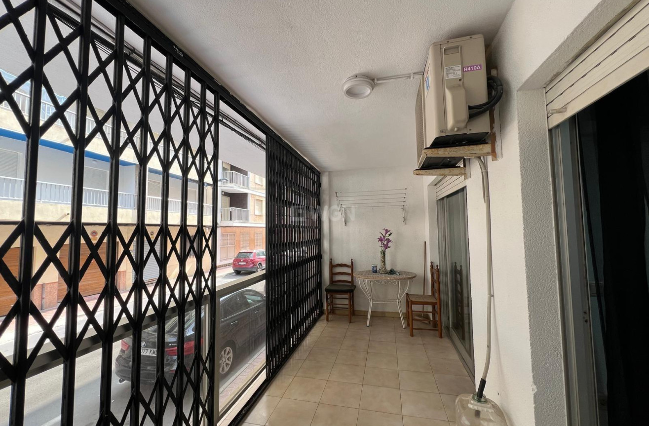 Resale - Apartment / flat - Torrevieja - Playa del Cura