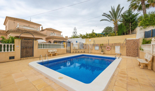Odsprzedaż - Villa - Orihuela Costa - Villamartín-las Filipinas