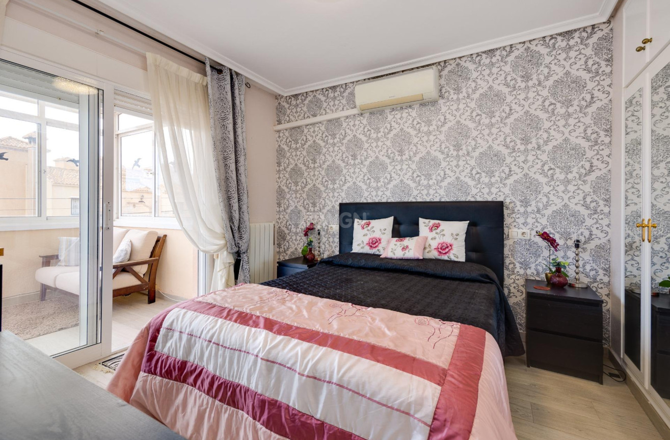 Odsprzedaż - Villa - Orihuela Costa - Villamartín-las Filipinas