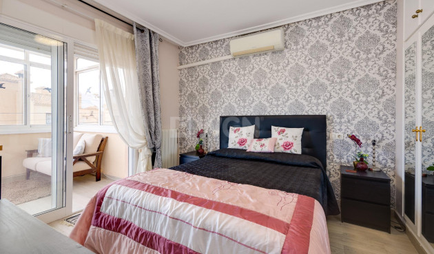 Odsprzedaż - Villa - Orihuela Costa - Villamartín-las Filipinas