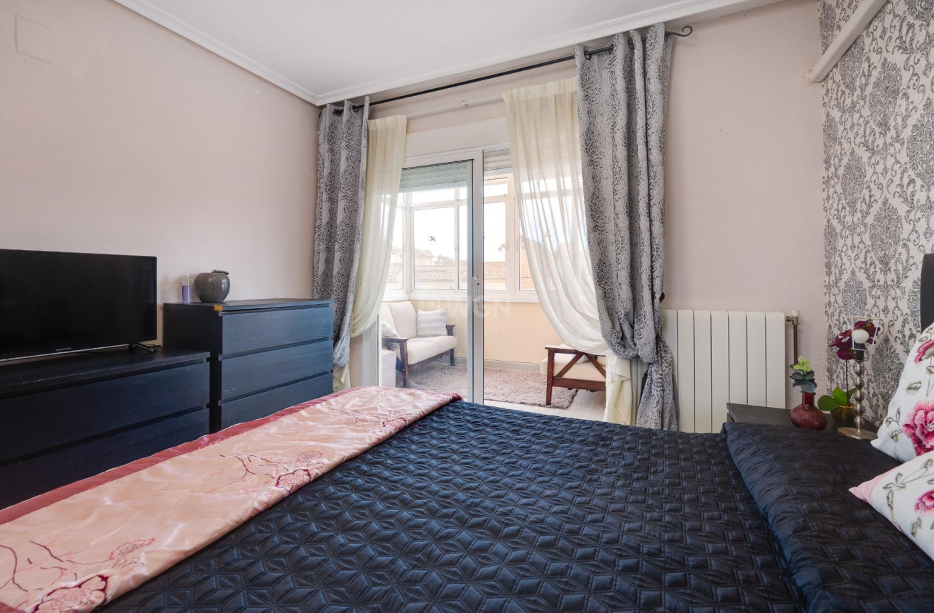 Odsprzedaż - Villa - Orihuela Costa - Villamartín-las Filipinas