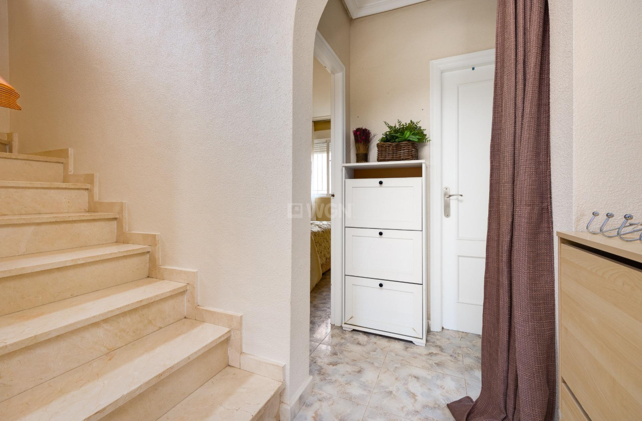 Odsprzedaż - Villa - Orihuela Costa - Villamartín-las Filipinas