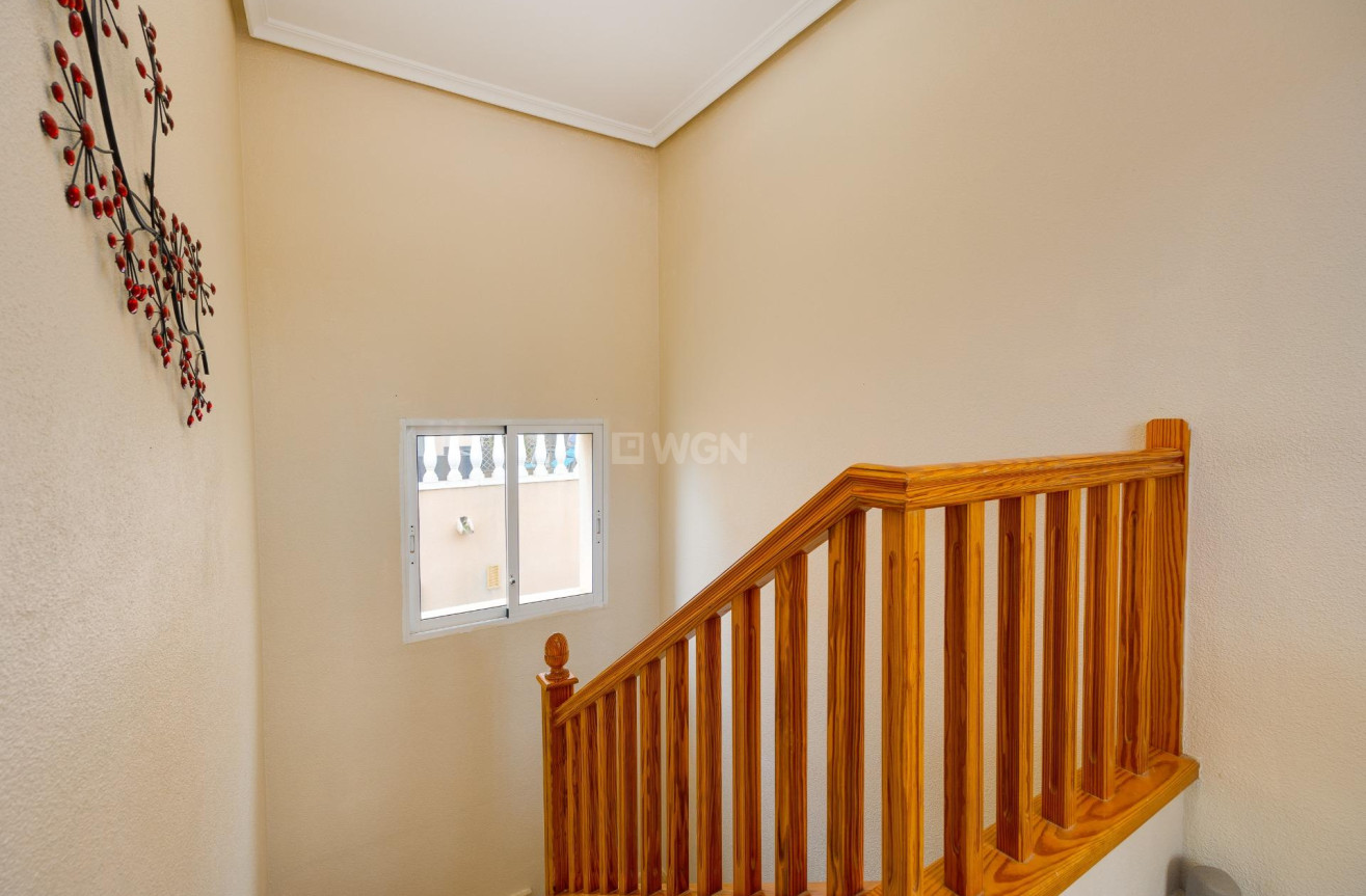 Odsprzedaż - Villa - Orihuela Costa - Villamartín-las Filipinas