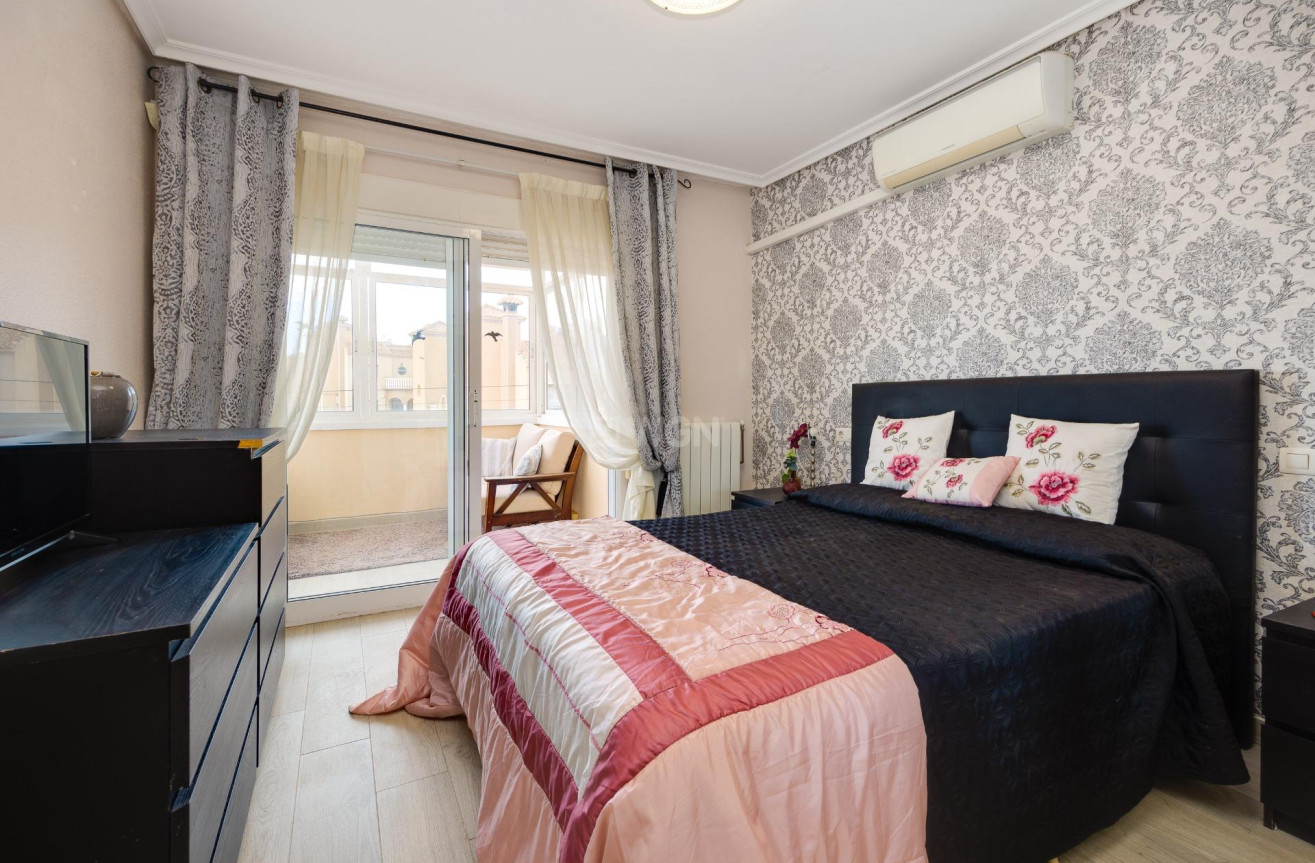 Odsprzedaż - Villa - Orihuela Costa - Villamartín-las Filipinas