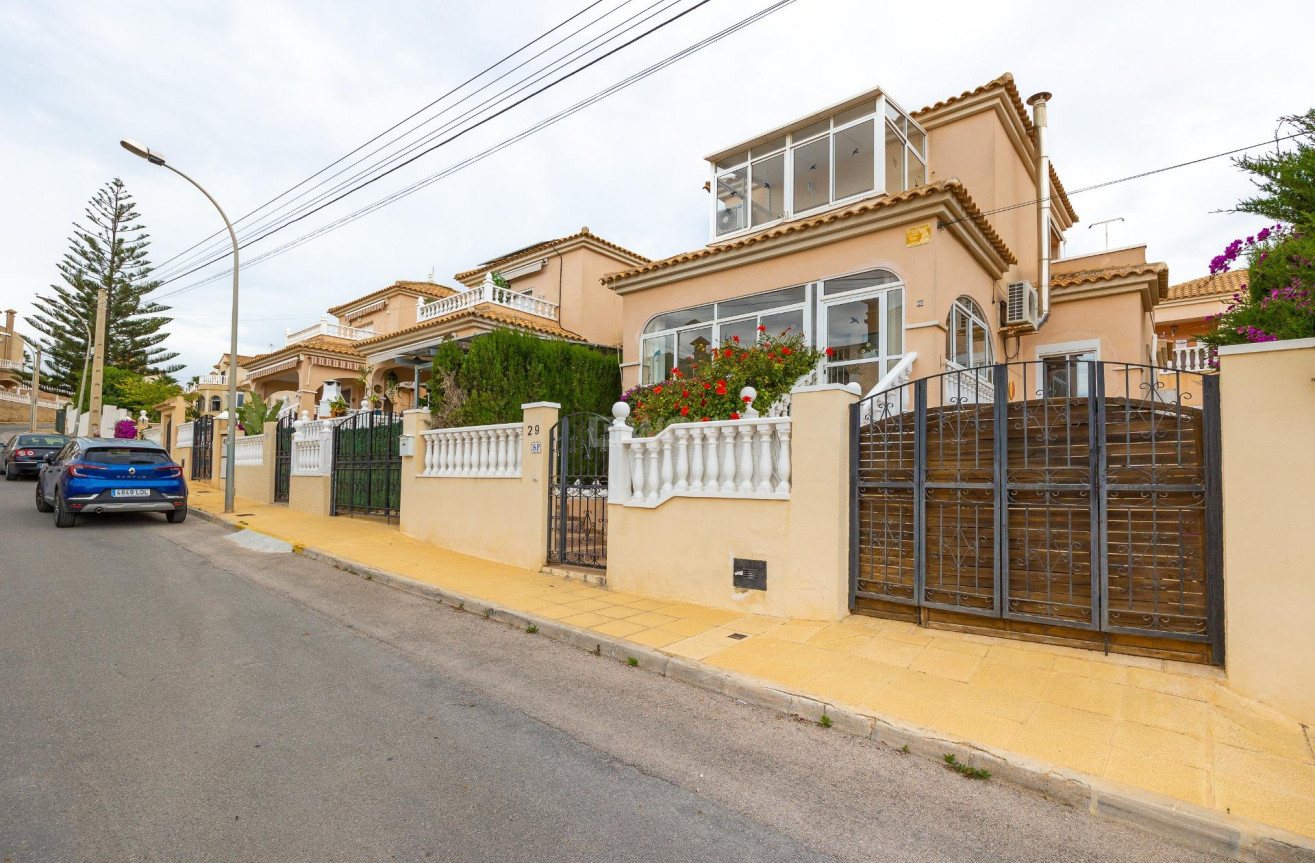 Odsprzedaż - Villa - Orihuela Costa - Villamartín-las Filipinas