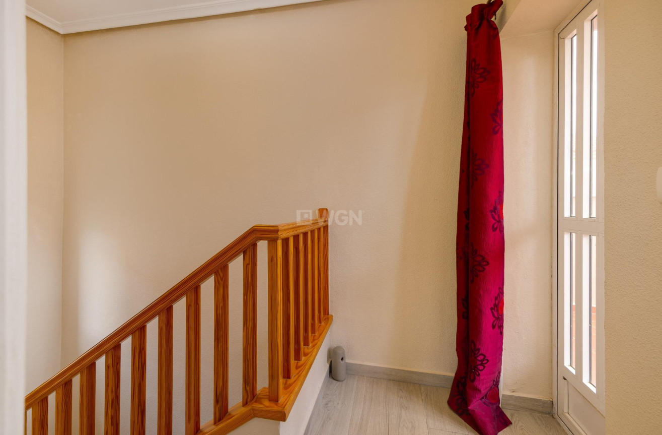 Odsprzedaż - Villa - Orihuela Costa - Villamartín-las Filipinas