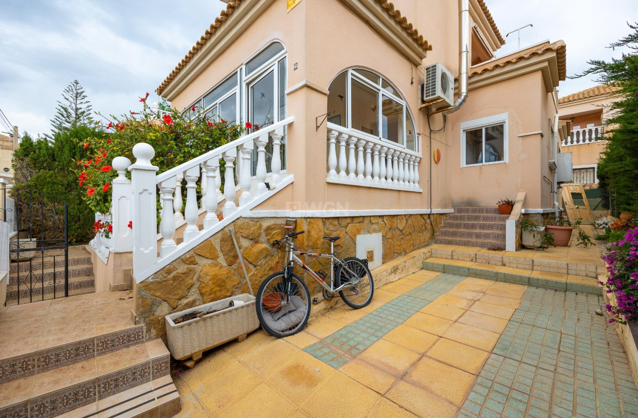 Odsprzedaż - Villa - Orihuela Costa - Villamartín-las Filipinas