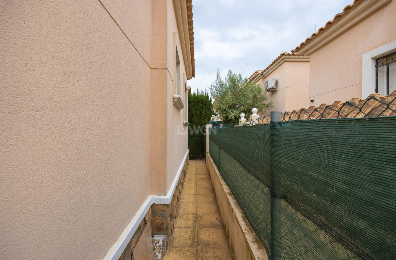 Odsprzedaż - Villa - Orihuela Costa - Villamartín-las Filipinas