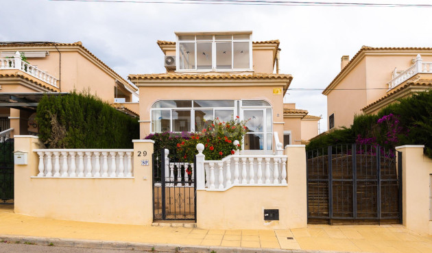 Odsprzedaż - Villa - Orihuela Costa - Villamartín-las Filipinas