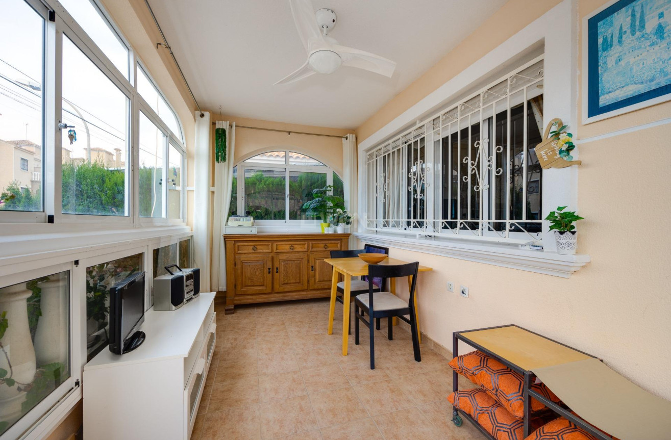 Odsprzedaż - Villa - Orihuela Costa - Villamartín-las Filipinas