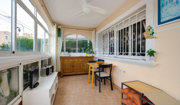 Odsprzedaż - Villa - Orihuela Costa - Villamartín-las Filipinas