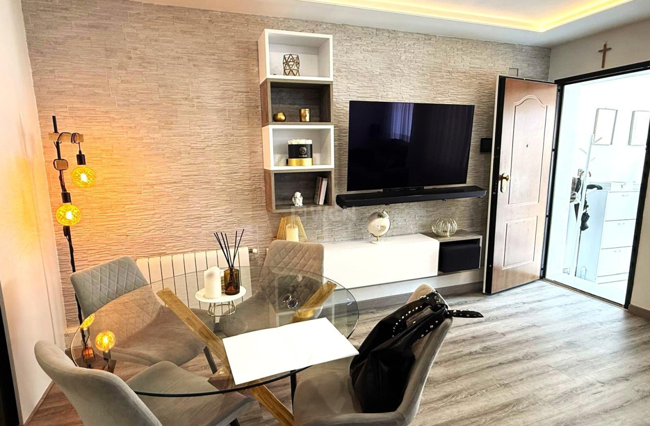 Odsprzedaż - Villa - Orihuela Costa - Villamartín