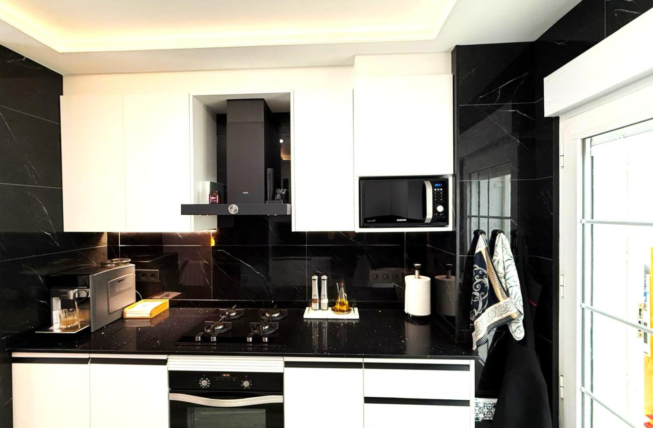 Odsprzedaż - Villa - Orihuela Costa - Villamartín