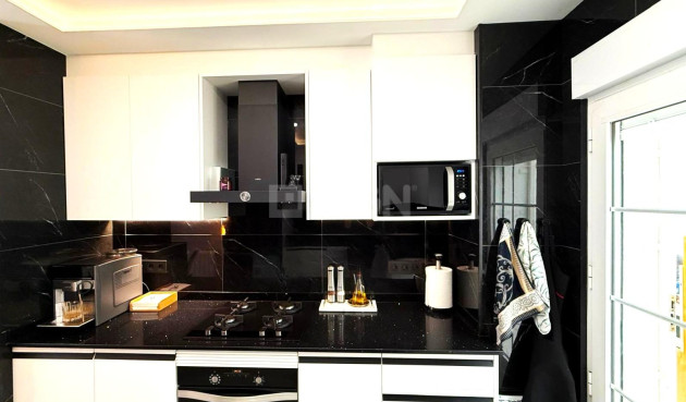 Odsprzedaż - Villa - Orihuela Costa - Villamartín